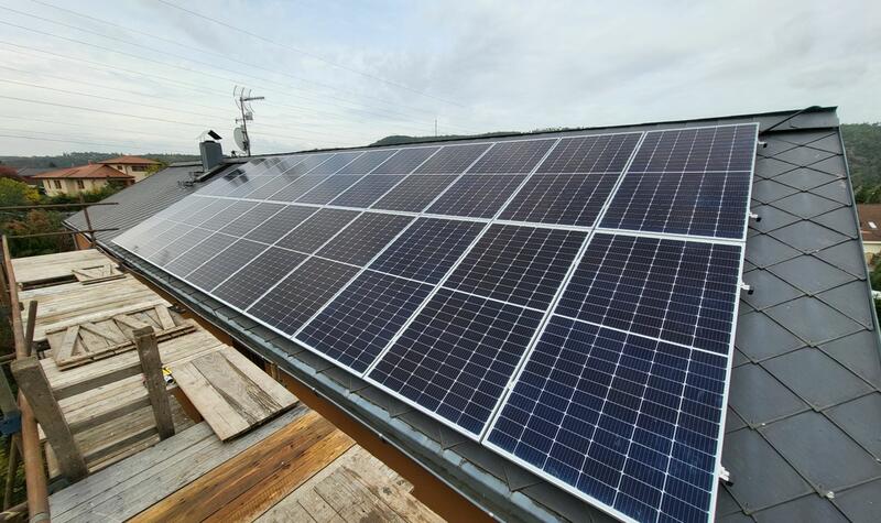 Reference: Fotovoltaická elektrárna na klíč s možností uchování vyrobené energie v bateriích - Praha