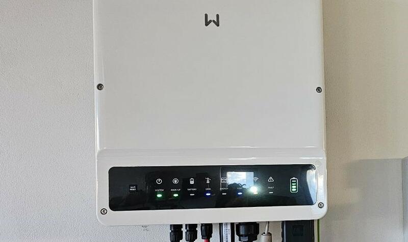 Reference: Fotovoltaická elektrárna na klíč s možností uchování vyrobené energie v bateriích - Praha