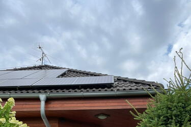 Reference: Solární elektrárna s autonabíječkou a vyřízením dotace NZÚ - Polepy 