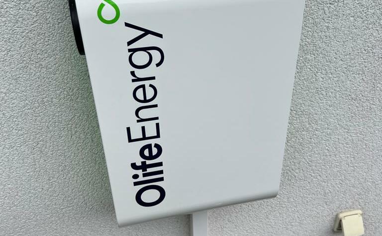 Reference: Solární elektrárna s autonabíječkou a vyřízením dotace NZÚ - Polepy