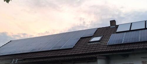 Reference Fotovoltaická elektrárna s dobíjením elektromobilu instalovaná v Kasejovicích v Plzeňském kraji