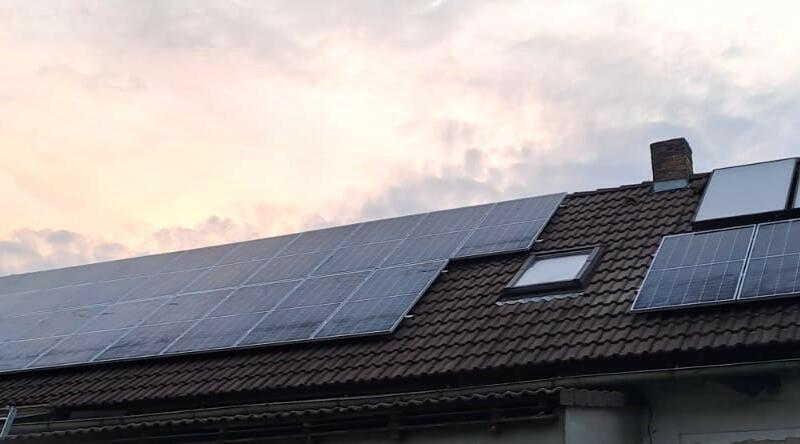 Reference: Fotovoltaická elektrárna s dobíjením elektromobilu instalovaná v Kasejovicích v Plzeňském kraji