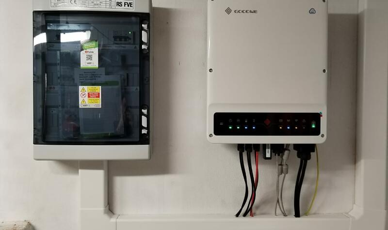 Reference: Fotovoltaická elektrárna s dobíjením elektromobilu instalovaná v Kasejovicích v Plzeňském kraji