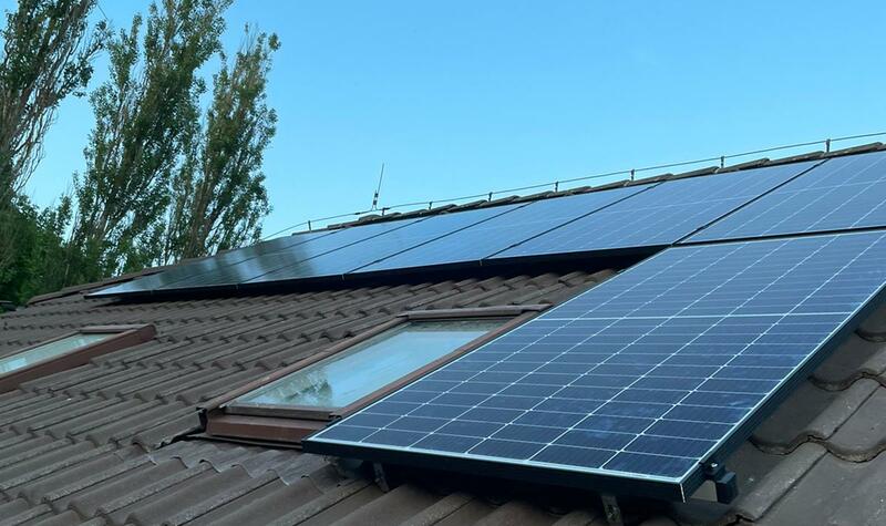 Reference: Fotovoltaická elektrárna s dobíjecími stanicemi pro elektromobil instalovaná v Přešticích v Plzeňském kraji