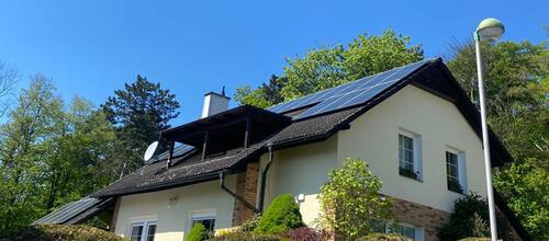 Reference Fotovoltaická elektrárna s baterií a nabíjecí stanicí pro elektromobil - Litoměřice-Předměstí