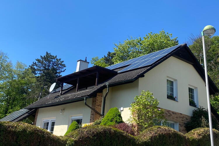 Reference: Fotovoltaická elektrárna s baterií a nabíjecí stanicí pro elektromobil - Litoměřice-Předměstí 