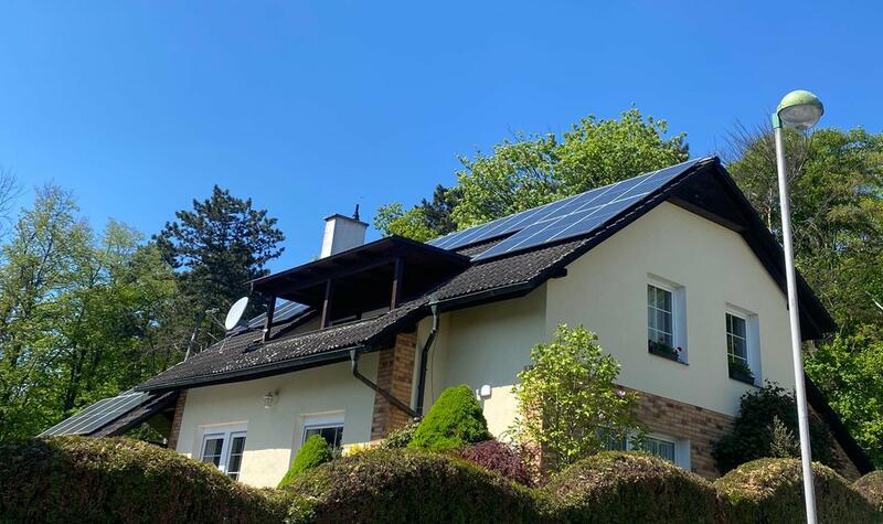 Reference: Fotovoltaická elektrárna s baterií a nabíjecí stanicí pro elektromobil - Litoměřice-Předměstí