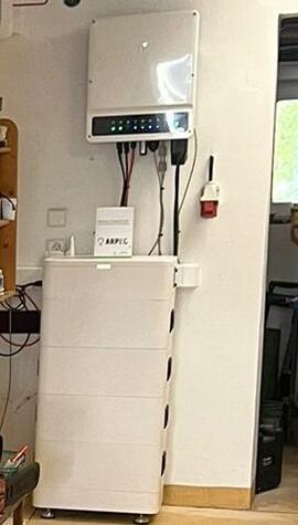 Reference: Fotovoltaická elektrárna s baterií a nabíjecí stanicí pro elektromobil - Litoměřice-Předměstí