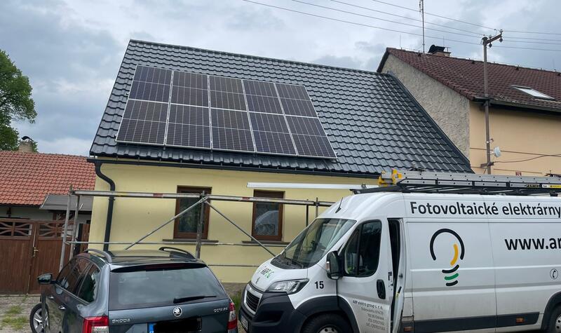 Reference: Solární elektrárna s instalací bateriového úložiště - Boseň 