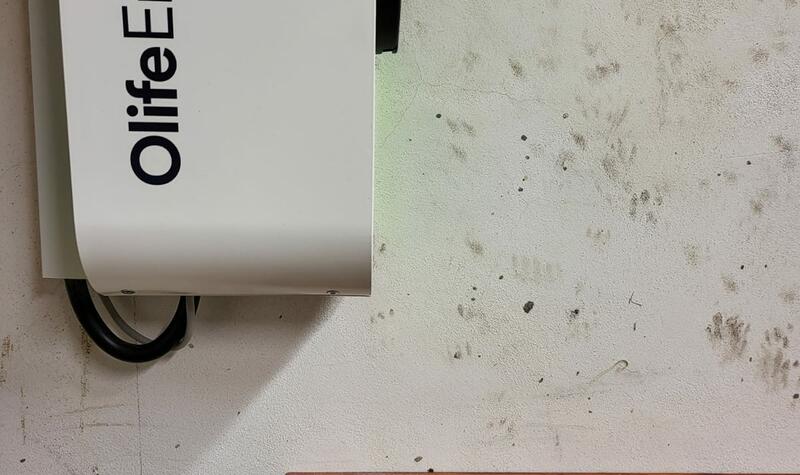 Reference: Fotovoltaika s baterií a dobíjecí stanicí pro elektromobil montovaná v Divišově 