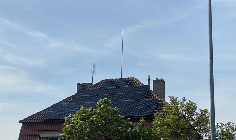 Reference: Fotovoltaická elektrárna s nabíjením baterií, realizovaná v Praze 