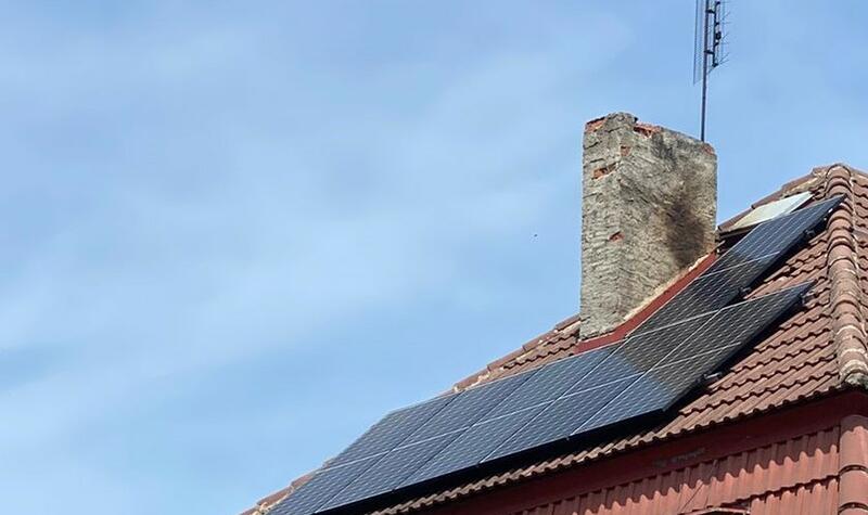 Reference: Fotovoltaická elektrárna s nabíjením baterií, realizovaná v Praze 