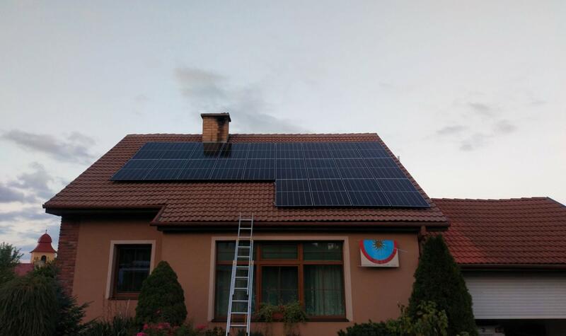 Reference: Fotovoltaická elektrárna na míru montovaná na sedlovou střechu - Vícenice u Náměště nad Oslavou