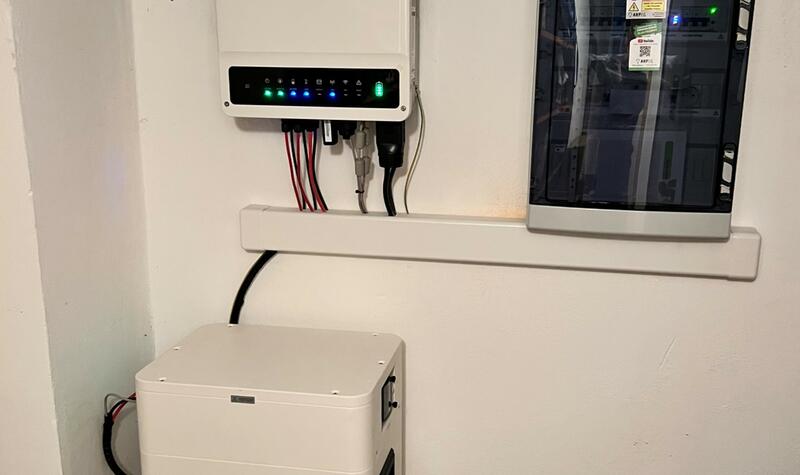 Reference: Fotovoltaická elektrárna na míru montovaná na sedlovou střechu - Vícenice u Náměště nad Oslavou