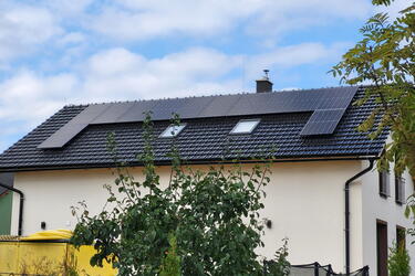 Reference: Solární elektrárna na míru s ukládáním vyrobené energie do baterií - Šimonovice-Minkovice 