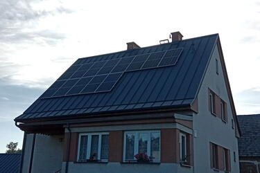 Reference: Solární elektrárna s bateriovým úložištěm a vyřízením dotace NZÚ - Žichovice 