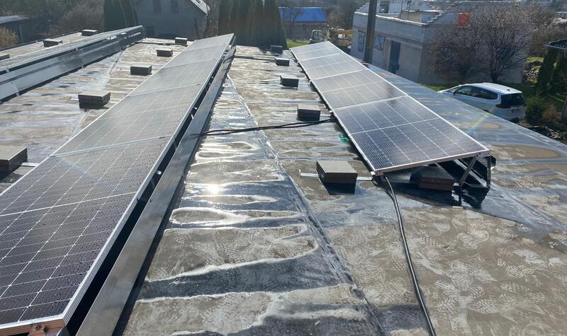 Reference: Fotovoltaická elektrárna s dotací, instalovaná na rovnou střechu - Varnsdorf