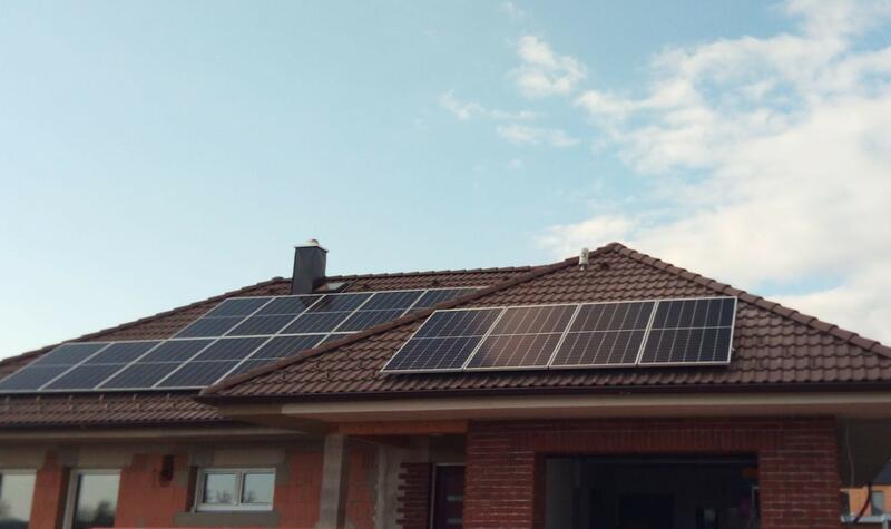 Reference: Solární elektrárna s nabíjecí stanicí pro elektromobil - Třeboň