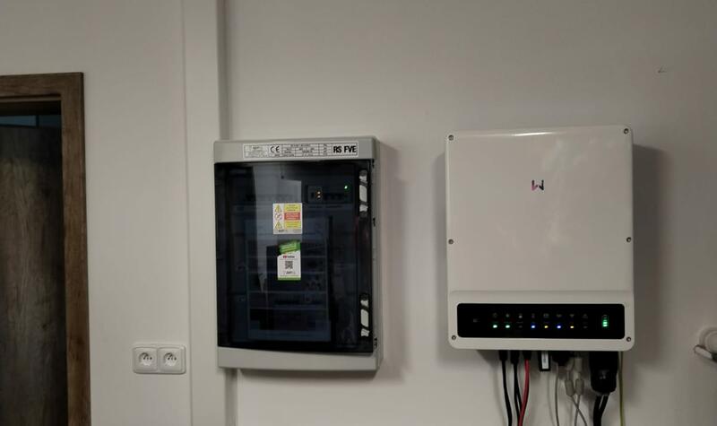 Reference: Solární elektrárna s nabíjecí stanicí pro elektromobil - Třeboň