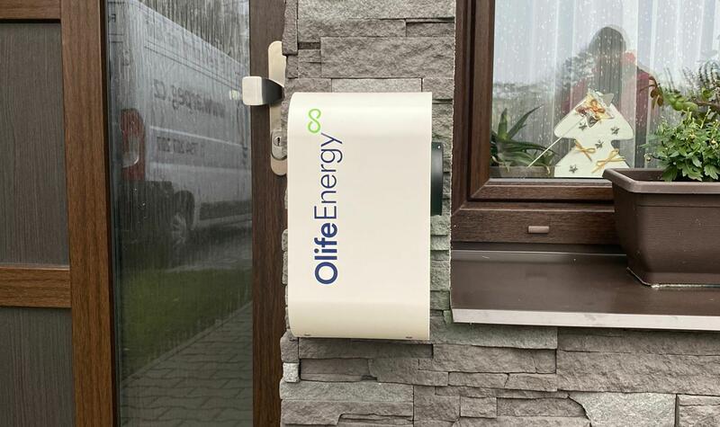Reference: FVE s bateriemi a nabíjecí stanicí pro elektromobil - Chvalčov 
