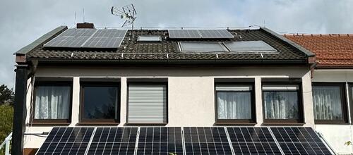 Reference Solární elektrárna s wallboxem, montovaná v Miřeticích u Klášterce nad Ohří