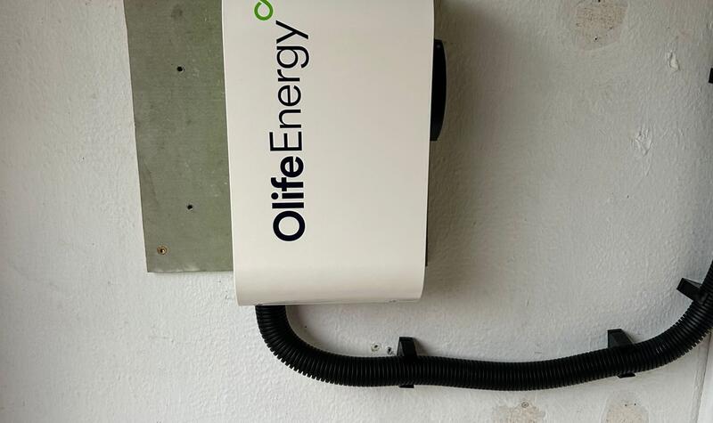 Reference: Solární elektrárna s wallboxem, montovaná v Miřeticích u Klášterce nad Ohří