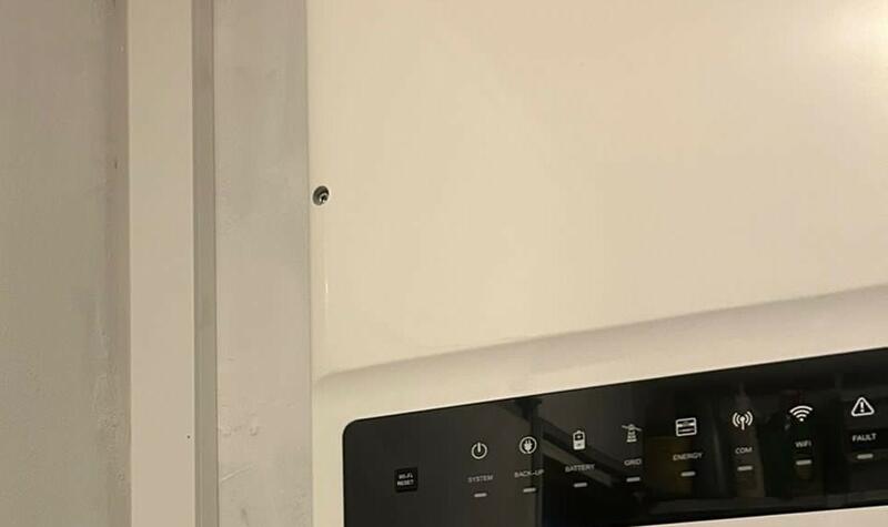 Reference: Solární elektrárna s wallboxem, montovaná v Miřeticích u Klášterce nad Ohří