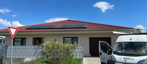Reference Fotovoltaická elektrárna s možností ukládání vyrobené energie do baterií - Herink