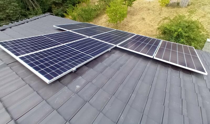 Reference: Fotovoltaická elektrárna s možností uložení do baterií - Louňovice