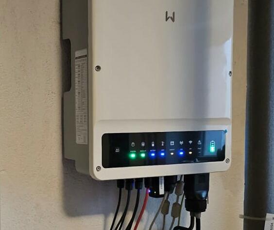 Reference: Fotovoltaická elektrárna s možností uložení do baterií - Louňovice