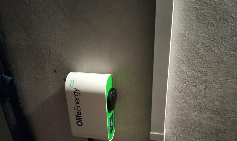 Reference: FVE s bateriemi a dobíjecí stanicí pro elektromobil, realizovaná v Domažlicích