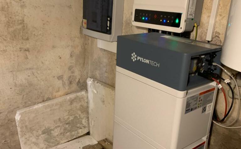 Reference: Solární elektrárna s ukládáním vyrobené energie do baterií, instalovaná v Třinci 