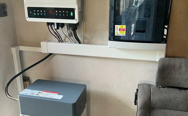 Reference: Solární elektrárna s baterií a vyřízením dotace NZÚ - Svatý Mikuláš-Svatá Kateřina 