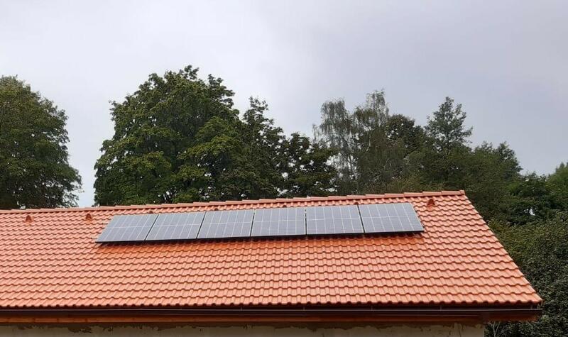 Reference: Fotovoltaika s uchováním vyrobené energie v bateriích - Luková 