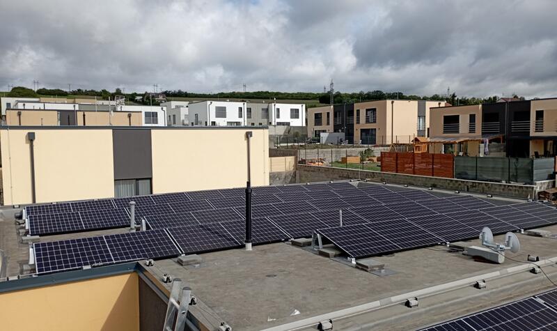 Reference: Fotovoltaická elektrárna instalovaná na rovnou střechu v Želešicích