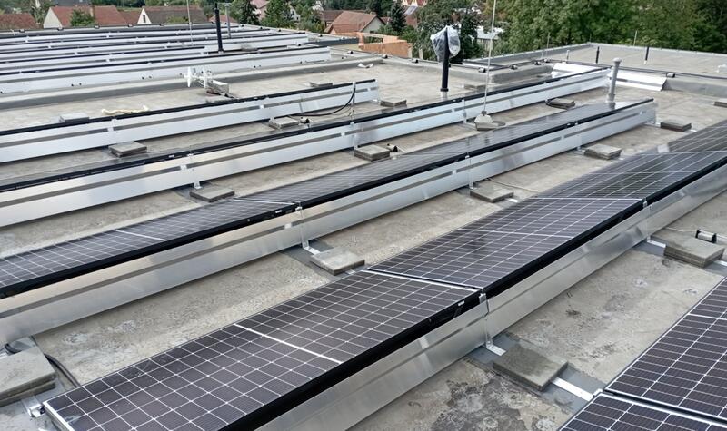Reference: Fotovoltaická elektrárna instalovaná na rovnou střechu v Želešicích
