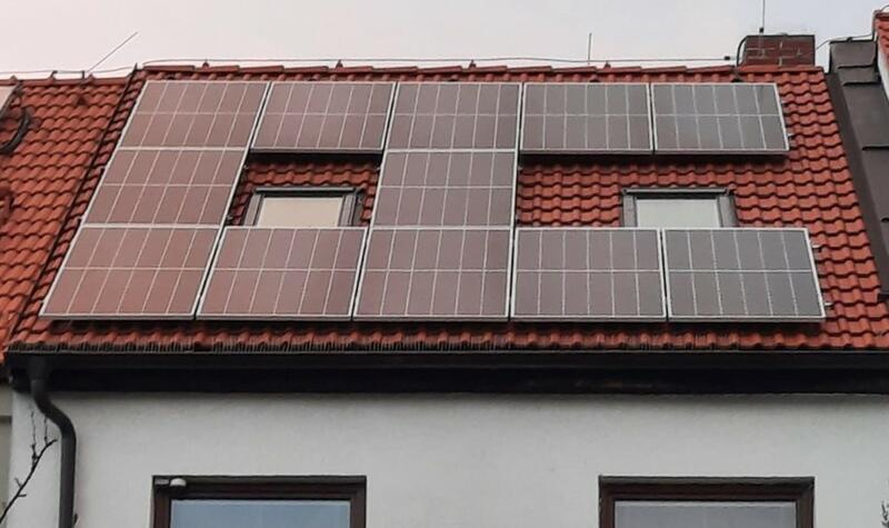 Reference: FVE s baterií a vyřízením dotace Nová zelená úsporám instalovaná v Praze