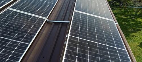 Reference Solární elektrárna s výkonem 9,9 kWp a ukládáním do baterií - Vysoký Újezd-Kozolupy