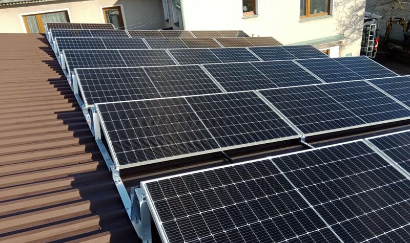 Reference: Solární elektrárna s výkonem 9,9 kWp a ukládáním do baterií - Vysoký Újezd-Kozolupy