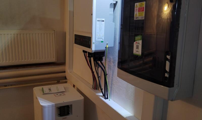 Reference: Solární elektrárna s výkonem 9,9 kWp a ukládáním do baterií - Vysoký Újezd-Kozolupy