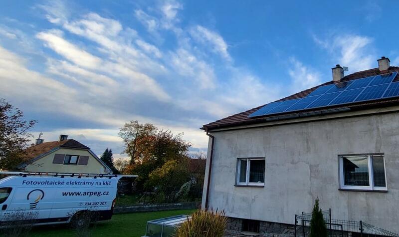Reference: Fotovoltaická elektrárna instalovaná na stanovou střechu v Horních Ředicích