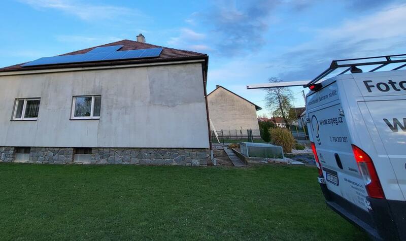 Reference: Fotovoltaická elektrárna instalovaná na stanovou střechu v Horních Ředicích