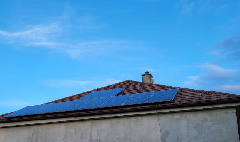 Reference: Fotovoltaická elektrárna instalovaná na stanovou střechu v Horních Ředicích