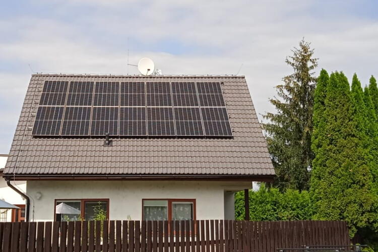 Reference: Solární elektrárna s vákonem 6,3 kWp instalovaná v Pardubicích 