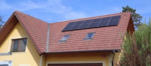 Reference Fotovoltaická elektrárna s možností ukládání vyrobené energie do baterií - Praha-Dubeč