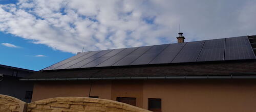 Reference Fotovoltaická elektrárna o výkonu 9,9 kWp instalovaná na sedlovou střechu - Kopřivnice-Lubina 