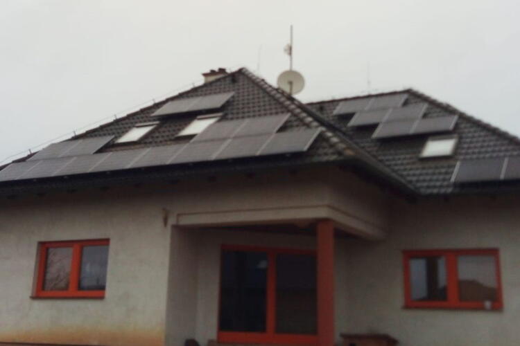 Reference: Fotovoltaická elektrárna s bateriovým úložištěm o kapacitě 14,2 kWh - Slapy 