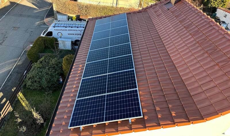 Reference: Fotovoltaická elektrárna s bateriemi zn. Solax instalovaná v Rakovníku