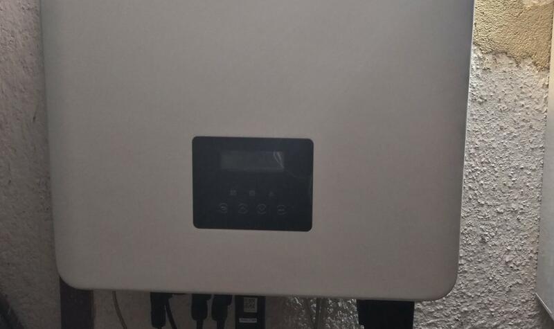 Reference: Fotovoltaická elektrárna s bateriemi zn. Solax instalovaná v Rakovníku