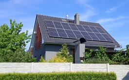 Reference Solární elektrárna s bateriovým úložištěm instalovaná v Opavě